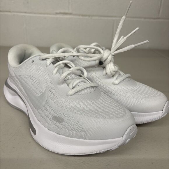 Nike Womens Sz 5 Journey Run Road Running Shoes White Silver Light Mesh Comfy - Picture 2 of 6